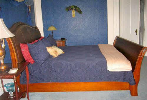 Elmira'S Painted Lady Bed & Breakfast ภายนอก รูปภาพ